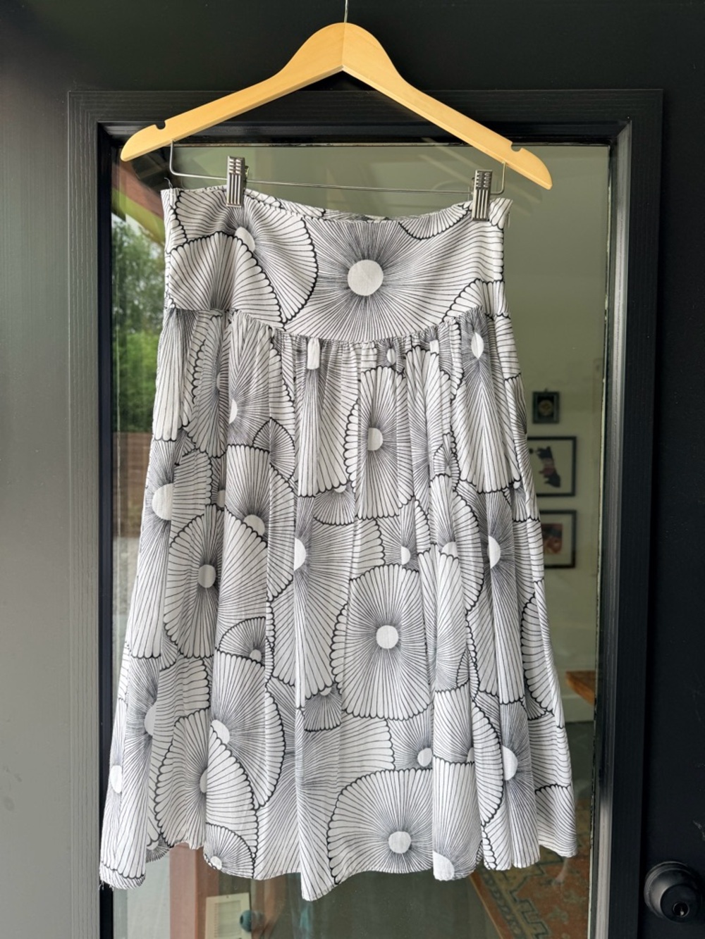 MARIMEKKO Women’s Black & White Floral Print Midi Skirt